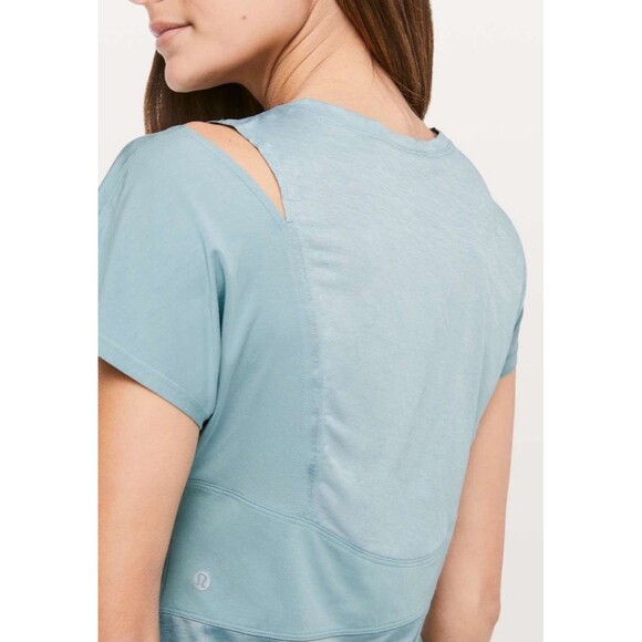 Lululemon No Inhibitions Cloud Blue Cropped Tee Cut Out Lightweight Sz 4 - Picture 4 of 13